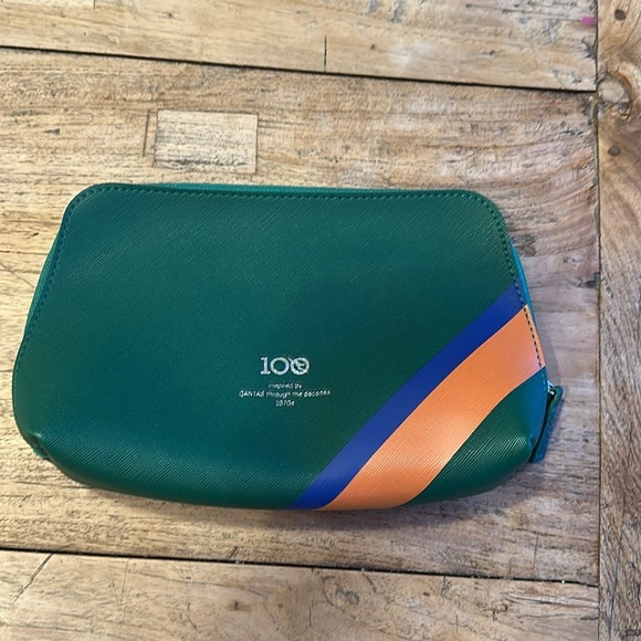 Qantas Airlines Business  Class Centenary 100 Years Amenity 1970s style - Picture 5 of 11